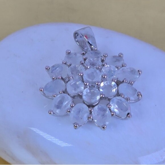 925 Sterling Silver Pendant 2x2cm with Natural Moonstone. - Picture 8 of 8